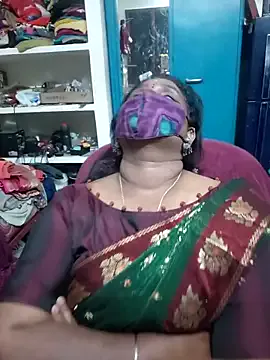 Tamil_Kavitha10 on StripChat