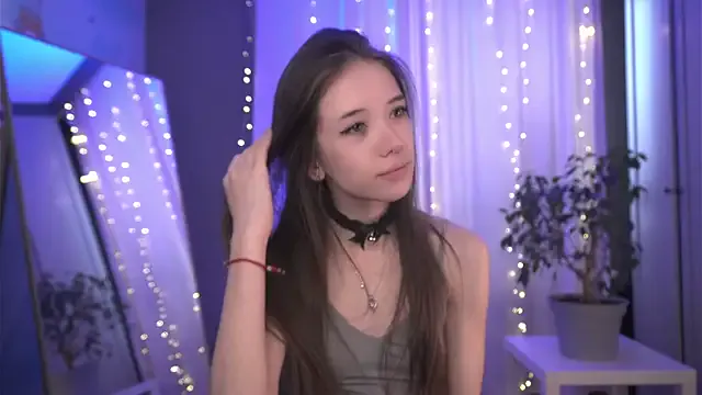 tinyanie on StripChat