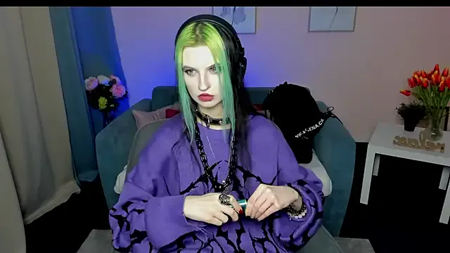 ToxicKittyy — show tits