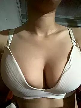 Freechat TranOanh999 on StripChat