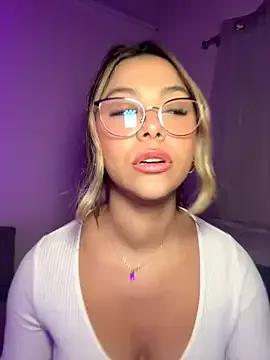 Freechat tuckersabrina on StripChat