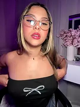 Freechat tuckersabrina on StripChat