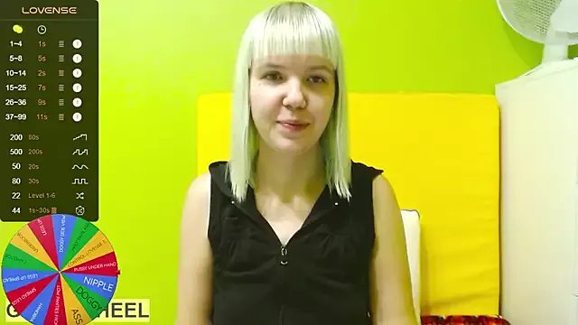 Freechat Ultra_Meow on StripChat