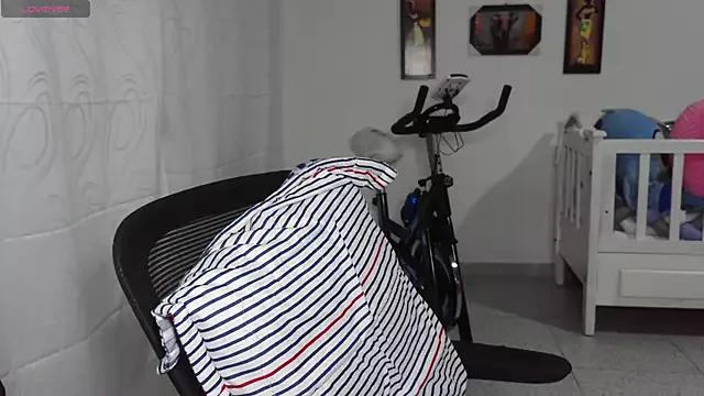 Freechat umarany on StripChat