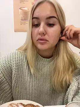 Watch slutty camslut VanillaCakes VanillaCakes from StripChat