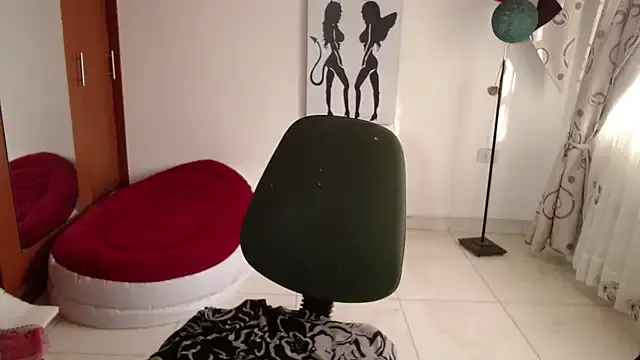vivian-milf on StripChat