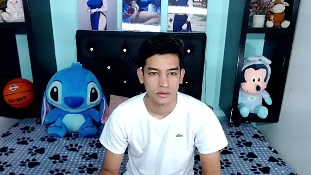 Admire StripChat's X_oliver_x x_oliver_x from StripChat