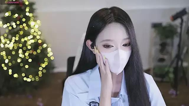 yaya_1888 on StripChat 