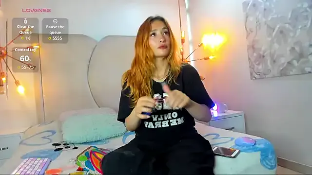 zoe_taylorr1 — all naked